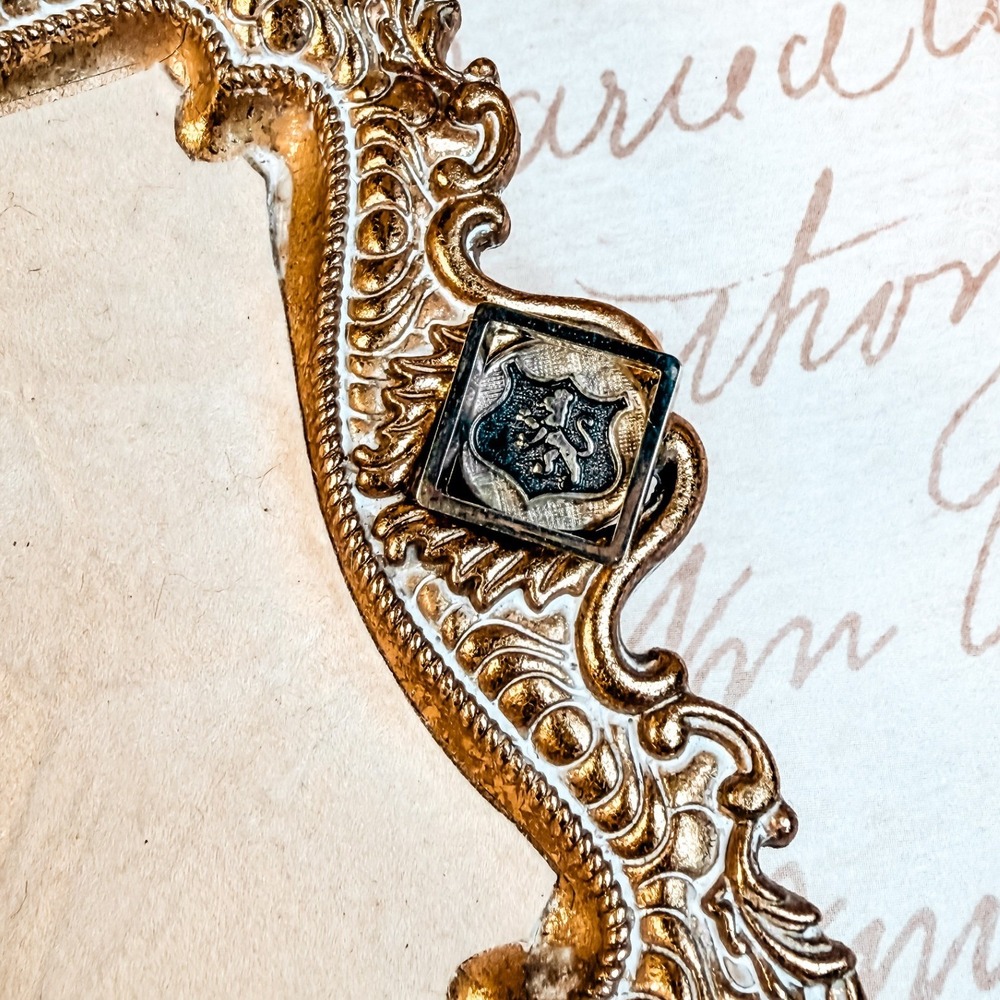 Lion Crest Pin